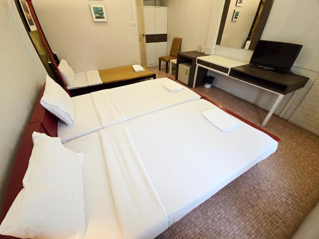 Rajata Hotel Bangkok Exteriör bild