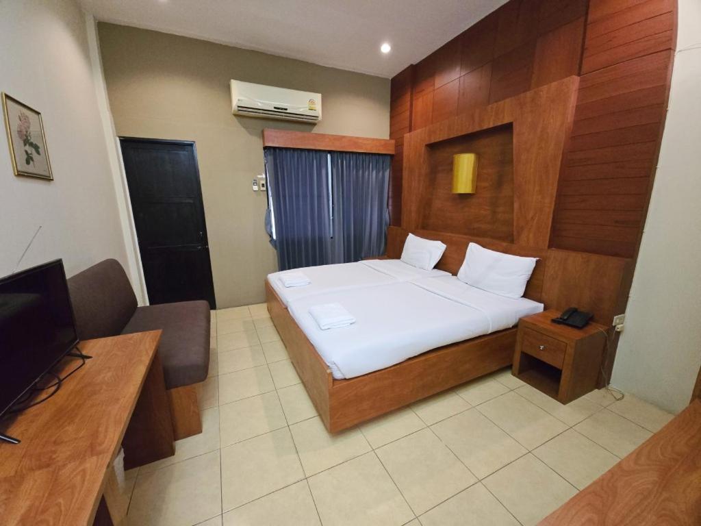 Rajata Hotel Bangkok Exteriör bild