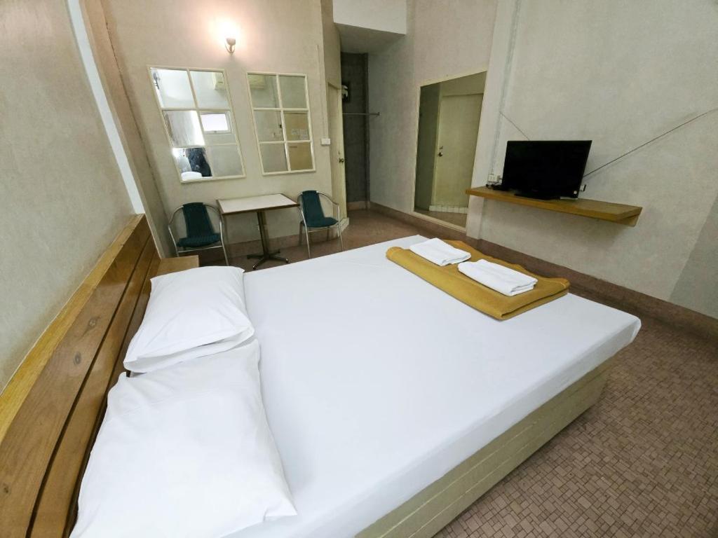 Rajata Hotel Bangkok Exteriör bild
